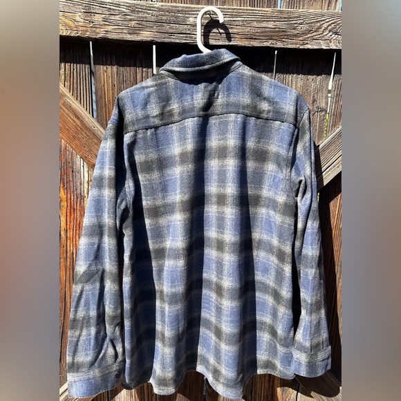 Shacket - Picture 2 of 2